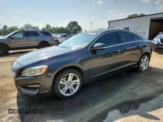2015 Volvo S60 T5 Drive-E Premier с VIN YV140MFK7F1346612, выставлен на аукционе Copart как лот 80946095 с пробегом 130 344 миль миль и Списание • Salvage title. История ставок и продаж доступна на DreamBid. Изображение 1.