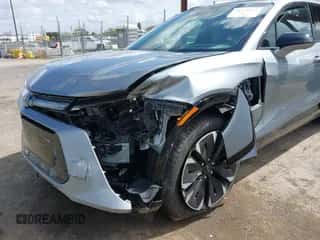 2024 Chevrolet Blazer EV eAWD RS z VIN 3GNKDCRJ2RS232834, wystawiony jako IAAI lot #41919885 z przebiegiem 842 mil mil oraz . Historia ofert i sprzedaży dostępna na DreamBid. Obrazek 6.