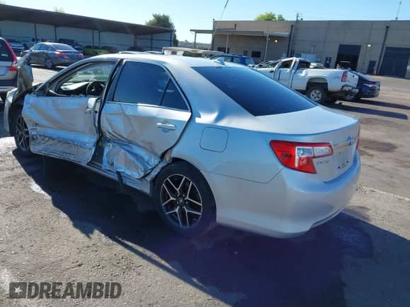 2013 Toyota Camry LE z VIN 4T1BD1FK8DU086213, wystawiony jako IAAI lot #43007894 z przebiegiem 88 970 mil mil oraz . Historia ofert i sprzedaży dostępna na DreamBid. Obrazek 3.