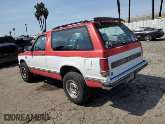 1987 Chevrolet Blazer с VIN 1GNCT18R5H8169349, выставлен на аукционе Copart как лот 49989715 с пробегом 157 383 миль миль и Списание • Salvage title. История ставок и продаж доступна на DreamBid. Изображение 2.