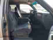 2002 GMC Sierra 1500 SLE z VIN 2GTEK19T921426568, wystawiony jako IAAI lot #42930637 z przebiegiem 141 980 mil mil oraz . Historia ofert i sprzedaży dostępna na DreamBid. Obrazek 5.