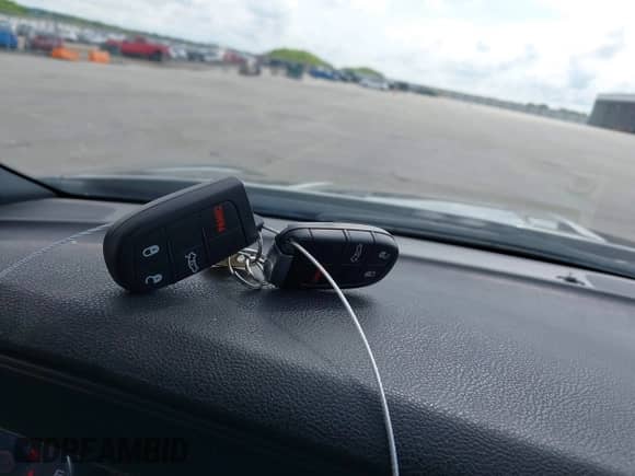 2020 Dodge Charger Police z VIN 2C3CDXKT4LH120180, wystawiony jako IAAI lot #42834441 z przebiegiem 128 459 mil mil oraz . Historia ofert i sprzedaży dostępna na DreamBid. Obrazek 11.