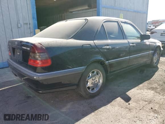 1999 Mercedes-Benz C 230/260/280/320 z VIN WDBHA24G8XA682177, wystawiony jako Copart lot #89120755 z przebiegiem 204 353 mil mil oraz Czysty tytuł • Clean title. Historia ofert i sprzedaży dostępna na DreamBid. Obrazek 3.