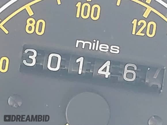 1983 Mercedes-Benz 300 z VIN WDBAB53A3DB003709, wystawiony jako IAAI lot #41662930 z przebiegiem 301 467 mil mil oraz . Historia ofert i sprzedaży dostępna na DreamBid. Obrazek 15.