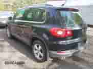 2010 Volkswagen Tiguan S с VIN WVGAV7AX2AW533777, выставлен на аукционе IAAI как лот 42110001 с пробегом 105 710 миль миль и . История ставок и продаж доступна на DreamBid. Изображение 3.