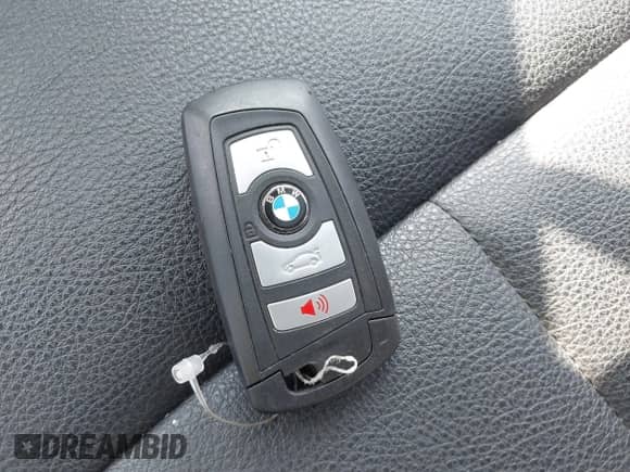 2016 BMW 3 Series 320i xDrive с VIN WBA8A3C51GK689115, выставлен на аукционе IAAI как лот 41933558 с пробегом 69 625 миль миль и . История ставок и продаж доступна на DreamBid. Изображение 11.