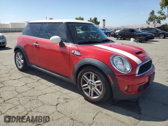 2011 MINI Hardtop S with VIN WMWSV3C50BTY12562, listed as a Copart auction lot 61183425 with 125,126 mi miles and Salvage title. Bid and sale history available at DreamBid. Image 4.
