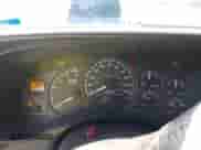 2002 Chevrolet Silverado 2500HD LT z VIN 1GCHK29102E187153, wystawiony jako IAAI lot #43490580 z przebiegiem 309 101 mil mil oraz . Historia ofert i sprzedaży dostępna na DreamBid. Obrazek 7.