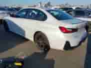 2023 BMW 3 Series M340i xDrive z VIN 3MW49FF09P8C88244, wystawiony jako IAAI lot #42131672 z przebiegiem 23 330 mil mil oraz . Historia ofert i sprzedaży dostępna na DreamBid. Obrazek 3.