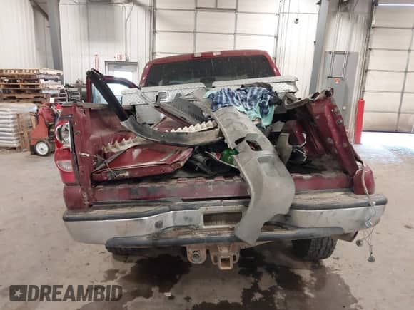 2004 Chevrolet Silverado 2500HD LS z VIN 1GCHK29U54E235372, wystawiony jako IAAI lot #40829714 z przebiegiem 234 434 mil mil oraz . Historia ofert i sprzedaży dostępna na DreamBid. Obrazek 16.