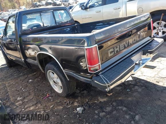 1992 Chevrolet S-10 with VIN 1GCCS14Z7N8107612, listed as a IAAI auction lot 41705320 with 273,852 mi miles and . Bid and sale history available at DreamBid. Image 3.