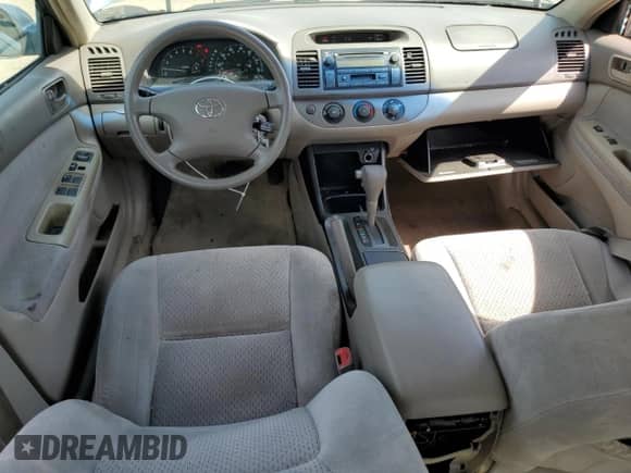 2004 Toyota Camry LE z VIN 4T1BE32K14U884650, wystawiony jako Copart lot #54884855 z przebiegiem 146 735 mil mil oraz Szkoda całkowita • Salvage title. Historia ofert i sprzedaży dostępna na DreamBid. Obrazek 8.