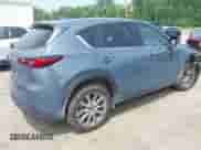 2023 Mazda CX-5 S Carbon Edition z VIN JM3KFBCM5P0179462, wystawiony jako IAAI lot #42451109 z przebiegiem 14 170 mil mil oraz . Historia ofert i sprzedaży dostępna na DreamBid. Obrazek 4.