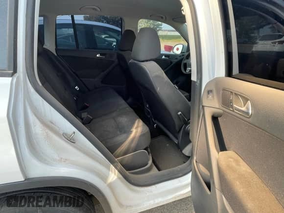 2014 Volkswagen Tiguan S z VIN WVGAV3AX9EW594882, wystawiony jako Copart lot #81340965 z przebiegiem 129 142 mil mil oraz Czysty tytuł • Clean title. Historia ofert i sprzedaży dostępna na DreamBid. Obrazek 6.