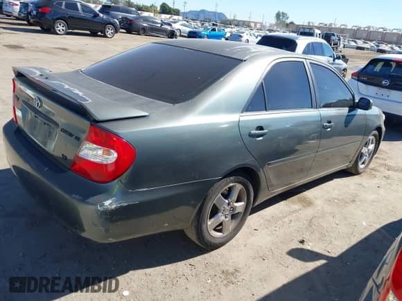 2002 Toyota Camry LE z VIN 4T1BF30K62U502612, wystawiony jako IAAI lot #43578014 z przebiegiem 276 054 mil mil oraz . Historia ofert i sprzedaży dostępna na DreamBid. Obrazek 4.
