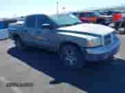 2005 Dodge Dakota SLT z VIN 1D7HE48N75S275748, wystawiony jako IAAI lot #43289762 z przebiegiem 78 744 mil mil oraz . Historia ofert i sprzedaży dostępna na DreamBid. Obrazek 1.