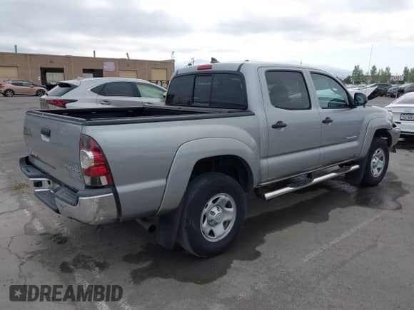 2014 Toyota Tacoma PreRunner z VIN 5TFJX4GN8EX028376, wystawiony jako IAAI lot #42444635 z przebiegiem 61 335 mil mil oraz . Historia ofert i sprzedaży dostępna na DreamBid. Obrazek 4.