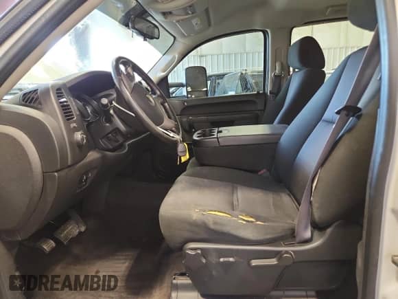 2011 Chevrolet Silverado 1500 LT with VIN 3GCPKSE38BG327025, listed as a Copart auction lot 81982475 with 205,326 mi miles and Non repairable. Bid and sale history available at DreamBid. Image 7.