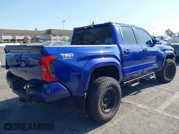 2024 Toyota Tacoma TRD Off Road with VIN 3TMLB5JN8RM074856, listed as a IAAI auction lot 43139396 with 8,137 mi miles and . Bid and sale history available at DreamBid. Image 4.