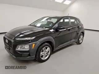 2020 Hyundai Kona SE с VIN KM8K1CAA0LU554324, выставлен на аукционе Copart как лот 84218355 с пробегом 76 904 миль миль и Чистый • Clean title. История ставок и продаж доступна на DreamBid. Изображение 1.