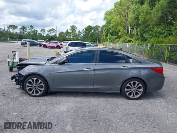 2013 Hyundai Sonata Limited с VIN 5NPEC4AB5DH660774, выставлен на аукционе IAAI как лот 43214817 с пробегом 131 598 миль миль и . История ставок и продаж доступна на DreamBid. Изображение 15.