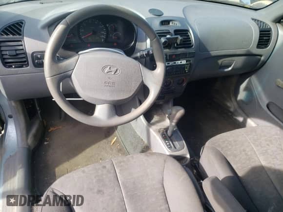 2004 Hyundai Accent GL z VIN KMHCG35C44U303127, wystawiony jako Copart lot #88642335 z przebiegiem 155 032 mil mil oraz Szkoda całkowita • Salvage title. Historia ofert i sprzedaży dostępna na DreamBid. Obrazek 8.