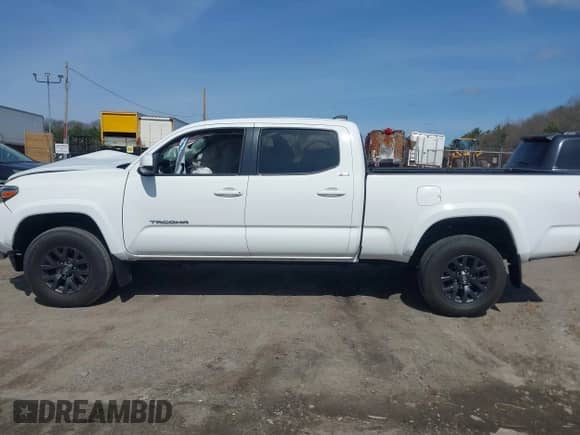 2021 Toyota Tacoma SR5 z VIN 3TMDZ5BN4MM118505, wystawiony jako IAAI lot #41920089 z przebiegiem 30 693 mil mil oraz . Historia ofert i sprzedaży dostępna na DreamBid. Obrazek 14.