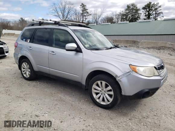 2012 Subaru Forester X Premium z VIN JF2SHADC3CG469401, wystawiony jako Copart lot #49228085 z przebiegiem 118 508 mil mil oraz Czysty tytuł • Clean title. Historia ofert i sprzedaży dostępna na DreamBid. Obrazek 4.