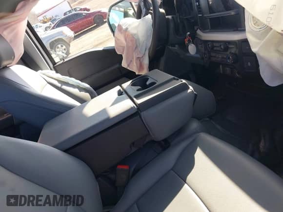 2024 Ford F-250 XL z VIN 1FT7W2BA9RED12655, wystawiony jako IAAI lot #41743877 z przebiegiem 2 275 mil mil oraz . Historia ofert i sprzedaży dostępna na DreamBid. Obrazek 5.