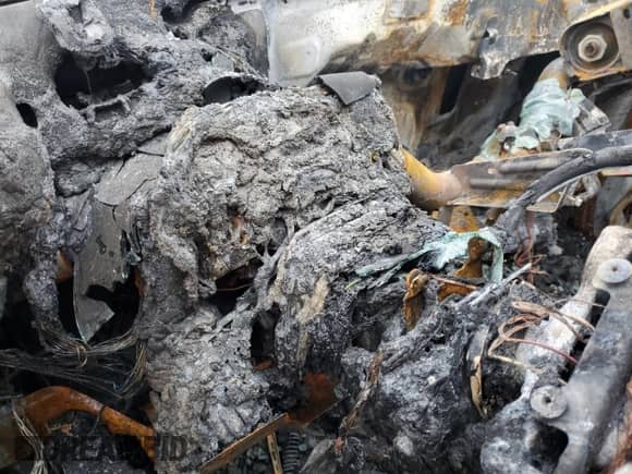 2005 Chevrolet Colorado LS Z71 z VIN 1GCDS196258106855, wystawiony jako Copart lot #85677674 z przebiegiem Nie podano mil oraz Czysty tytuł • Clean title. Historia ofert i sprzedaży dostępna na DreamBid. Obrazek 9.