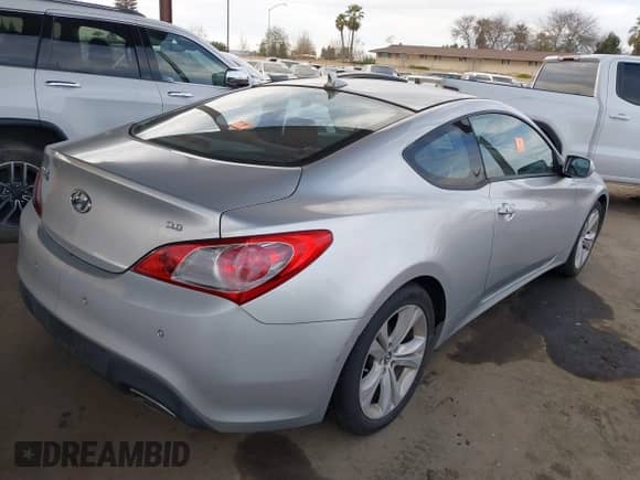 2010 Hyundai Genesis Coupe Grand Touring с VIN KMHHU6KH6AU025181, выставлен на аукционе IAAI как лот 41648470 с пробегом Не указан миль и . История ставок и продаж доступна на DreamBid. Изображение 4.