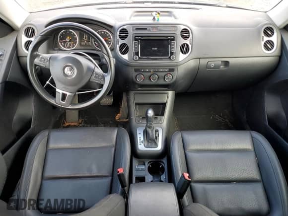 2013 Volkswagen Tiguan SE z VIN WVGAV3AX2DW607051, wystawiony jako Copart lot #44391625 z przebiegiem 61 220 mil mil oraz Szkoda całkowita • Salvage title. Historia ofert i sprzedaży dostępna na DreamBid. Obrazek 8.