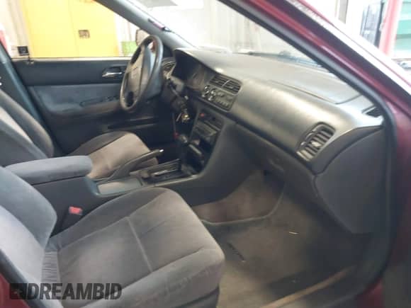 1994 Honda Accord LX с VIN 1HGCD563XRA131476, выставлен на аукционе IAAI как лот 41848998 с пробегом 109 243 миль миль и . История ставок и продаж доступна на DreamBid. Изображение 5.