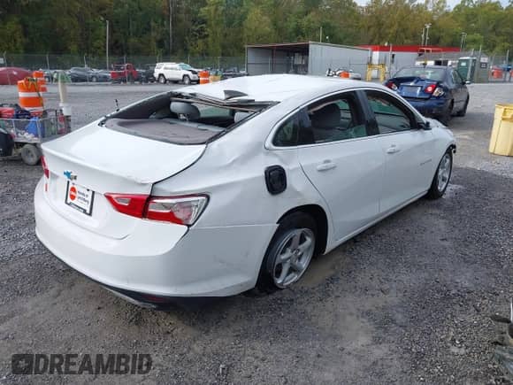 2018 Chevrolet Malibu LS z VIN 1G1ZB5ST7JF277595, wystawiony jako IAAI lot #43289380 z przebiegiem 62 729 mil mil oraz . Historia ofert i sprzedaży dostępna na DreamBid. Obrazek 4.