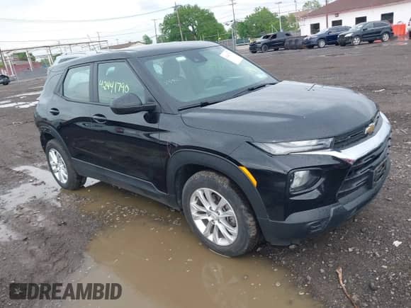 2022 Chevrolet TrailBlazer LS z VIN KL79MMS25NB134237, wystawiony jako IAAI lot #42441790 z przebiegiem 21 278 mil mil oraz . Historia ofert i sprzedaży dostępna na DreamBid. Obrazek 1.