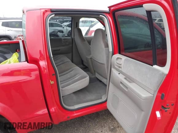 2004 Dodge Dakota Sport с VIN 1D7HL38KX4S657177, выставлен на аукционе IAAI как лот 41534575 с пробегом 38 802 миль миль и . История ставок и продаж доступна на DreamBid. Изображение 8.