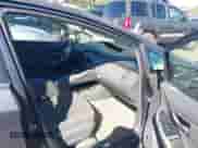 2011 Toyota Prius III z VIN JTDKN3DU1B1450052, wystawiony jako IAAI lot #43509624 z przebiegiem 364 125 mil mil oraz . Historia ofert i sprzedaży dostępna na DreamBid. Obrazek 5.