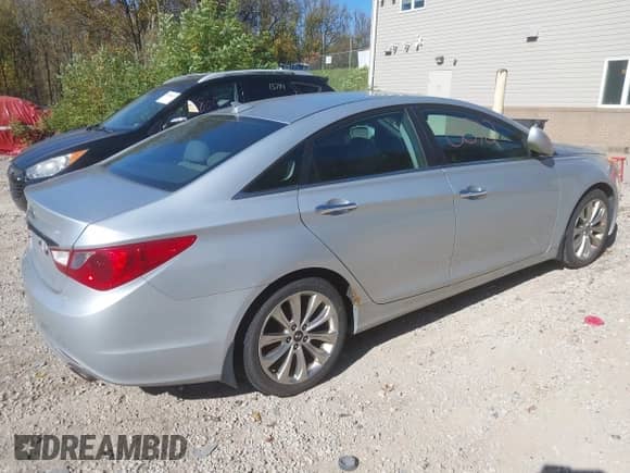 2012 Hyundai Sonata SE z VIN 5NPEC4AC9CH349808, wystawiony jako IAAI lot #43570072 z przebiegiem 152 408 mil mil oraz . Historia ofert i sprzedaży dostępna na DreamBid. Obrazek 4.