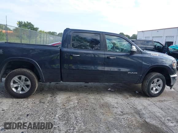 2020 Ram 1500 Laramie z VIN 1C6SRFRT4LN352298, wystawiony jako IAAI lot #43097857 z przebiegiem 59 894 mil mil oraz . Historia ofert i sprzedaży dostępna na DreamBid. Obrazek 13.