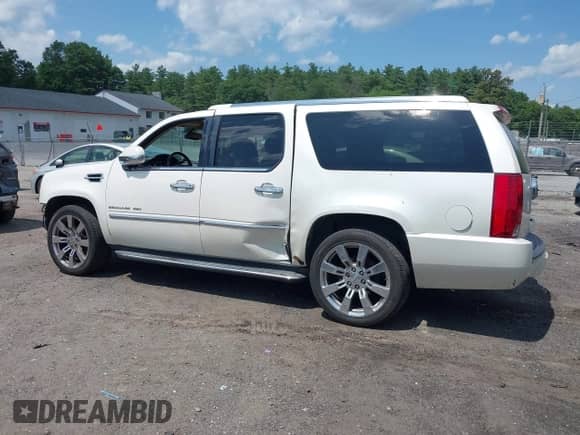 2013 Cadillac Escalade ESV Luxury с VIN 1GYS4HEF1DR228321, выставлен на аукционе IAAI как лот 42536138 с пробегом 160 957 миль миль и . История ставок и продаж доступна на DreamBid. Изображение 15.