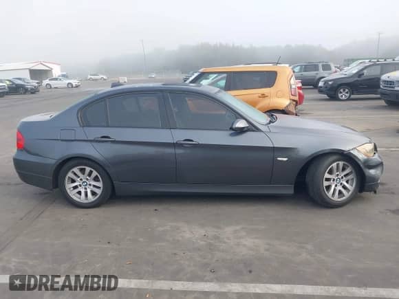 2007 BMW 3 Series 328i z VIN WBAVC53507FZ74485, wystawiony jako IAAI lot #43292107 z przebiegiem 176 945 mil mil oraz . Historia ofert i sprzedaży dostępna na DreamBid. Obrazek 13.