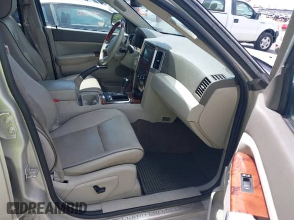 2008 Jeep Grand Cherokee Overland with VIN 1J8HR68258C200358, listed as a IAAI auction lot 42494325 with 164,529 mi miles and . Bid and sale history available at DreamBid. Image 5.