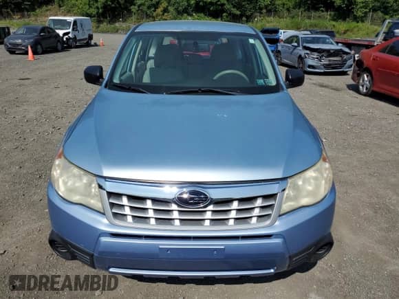 2012 Subaru Forester X z VIN JF2SHAAC1CH460159, wystawiony jako Copart lot #68132555 z przebiegiem 128 314 mil mil oraz Czysty tytuł • Clean title. Historia ofert i sprzedaży dostępna na DreamBid. Obrazek 5.