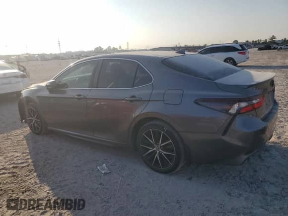 2021 Toyota Camry SE z VIN 4T1G11AK1MU422418, wystawiony jako Copart lot #82512755 z przebiegiem 21 807 mil mil oraz Szkoda całkowita • Salvage title. Historia ofert i sprzedaży dostępna na DreamBid. Obrazek 2.