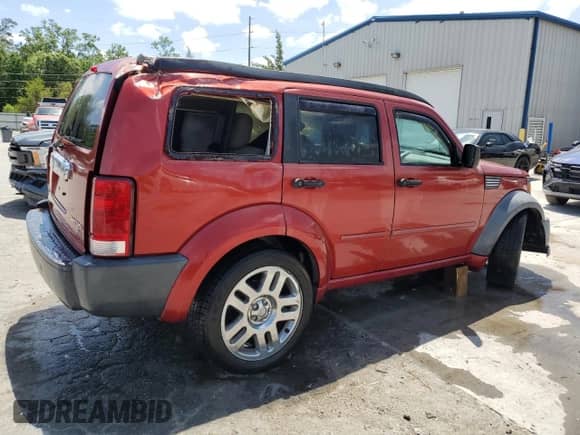 2010 Dodge Nitro SXT z VIN 1D4PT5GK1AW126105, wystawiony jako Copart lot #55306915 z przebiegiem 248 469 mil mil oraz Nie do naprawy • Non repairable. Historia ofert i sprzedaży dostępna na DreamBid. Obrazek 3.