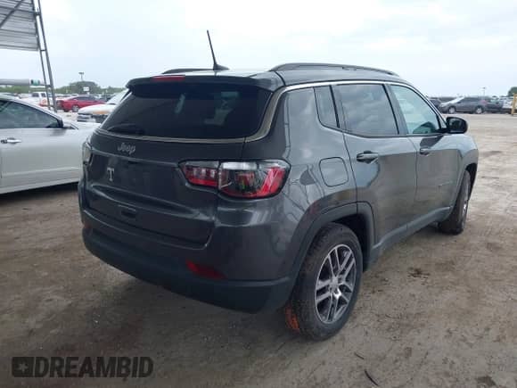 2020 Jeep Compass Latitude z VIN 3C4NJCBB4LT258791, wystawiony jako IAAI lot #42699336 z przebiegiem 36 583 mil mil oraz . Historia ofert i sprzedaży dostępna na DreamBid. Obrazek 4.