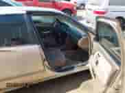 1997 Toyota Camry LE z VIN JT2BF22K5V0069221, wystawiony jako IAAI lot #43226716 z przebiegiem 173 501 mil mil oraz . Historia ofert i sprzedaży dostępna na DreamBid. Obrazek 5.