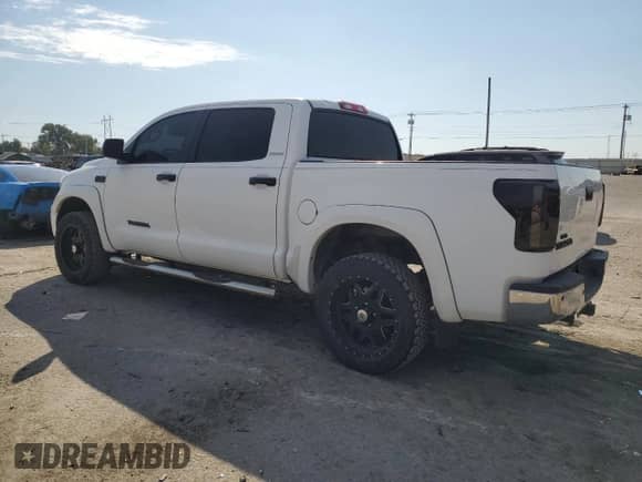 2008 Toyota Tundra Limited с VIN 5TFEV58148X040344, выставлен на аукционе Copart как лот 84785415 с пробегом 261 154 миль миль и Списание • Salvage title. История ставок и продаж доступна на DreamBid. Изображение 2.