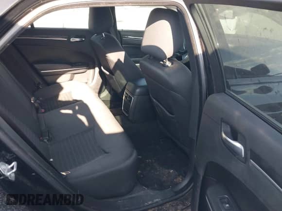 2022 Chrysler 300 Touring z VIN 2C3CCAAG1NH134397, wystawiony jako IAAI lot #42736607 z przebiegiem 35 671 mil mil oraz . Historia ofert i sprzedaży dostępna na DreamBid. Obrazek 8.