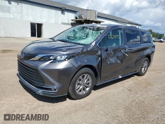 2024 Toyota Sienna XLE with VIN 5TDYSKFC7RS114503, listed as a Copart auction lot 68633295 with 19,104 mi miles and Clean title. Bid and sale history available at DreamBid. Image 1.